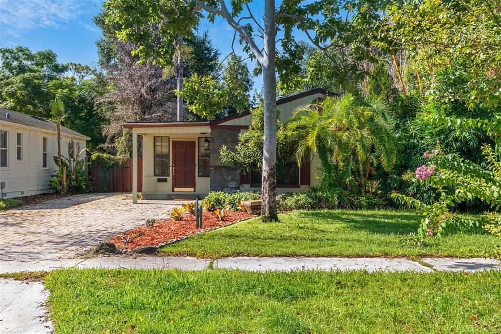 En Venta: $709,900 (4 camas, 2 baños, 1940 Pies cuadrados)