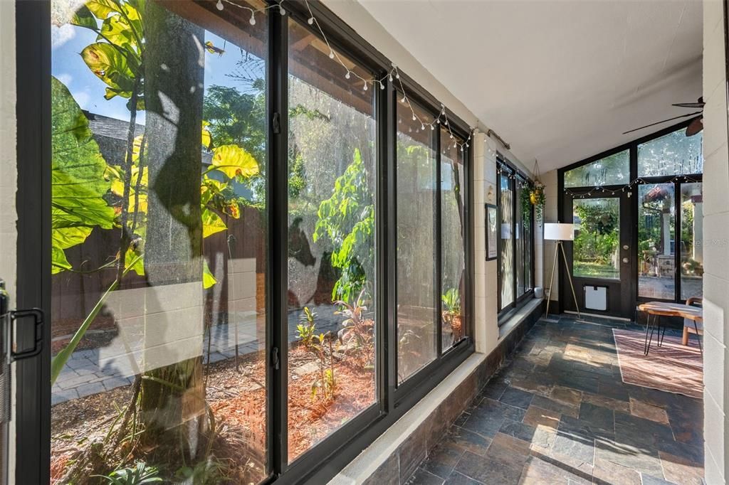 En Venta: $709,900 (4 camas, 2 baños, 1940 Pies cuadrados)