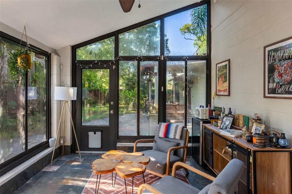 En Venta: $709,900 (4 camas, 2 baños, 1940 Pies cuadrados)