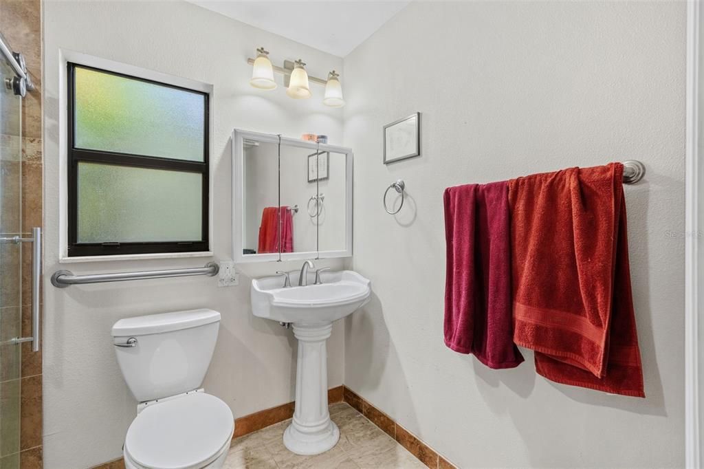 En Venta: $709,900 (4 camas, 2 baños, 1940 Pies cuadrados)