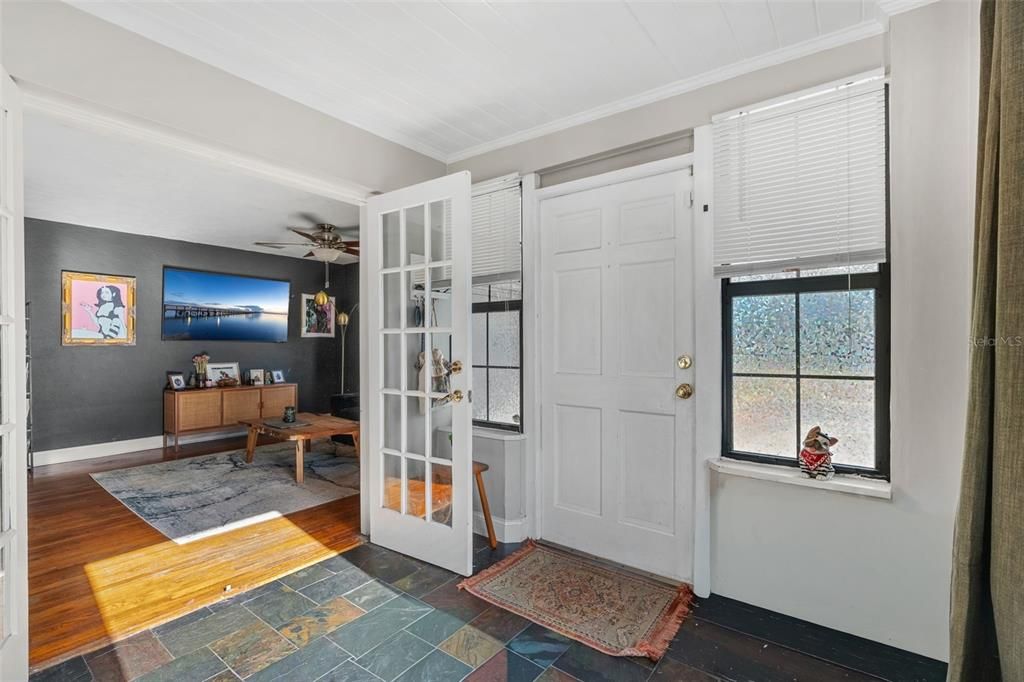 En Venta: $709,900 (4 camas, 2 baños, 1940 Pies cuadrados)