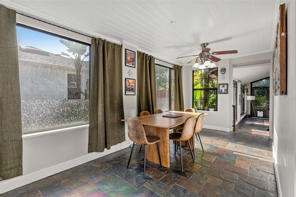 En Venta: $709,900 (4 camas, 2 baños, 1940 Pies cuadrados)