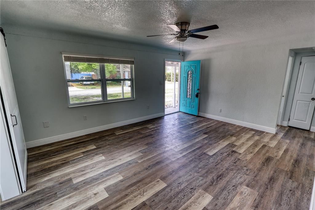 На продажу: $680,000 (2 спален, 1 ванн, 2232 Квадратных фут)