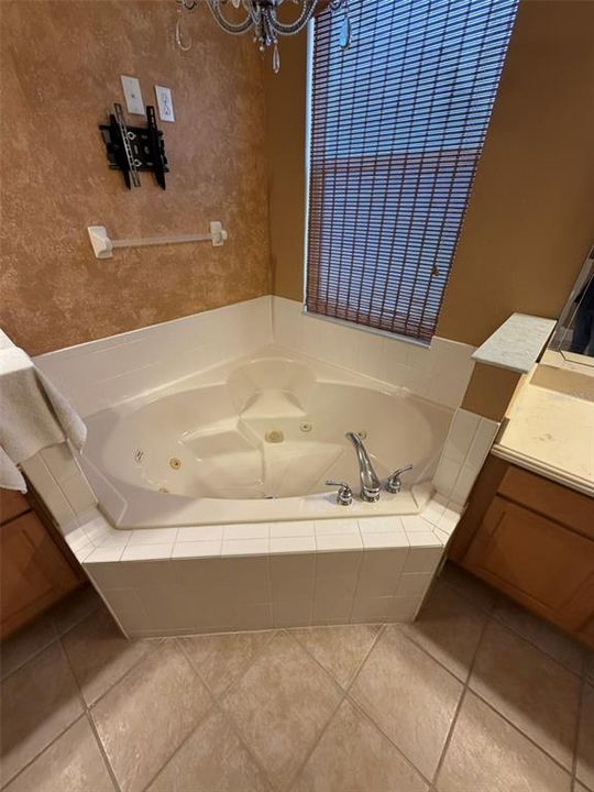 For Rent: $3,325 (4 beds, 3 baths, 3098 Square Feet)