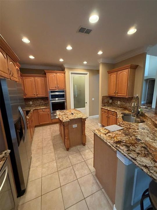 For Rent: $3,325 (4 beds, 3 baths, 3098 Square Feet)