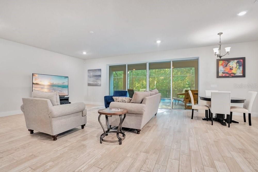 En Venta: $1,025,000 (5 camas, 4 baños, 4155 Pies cuadrados)
