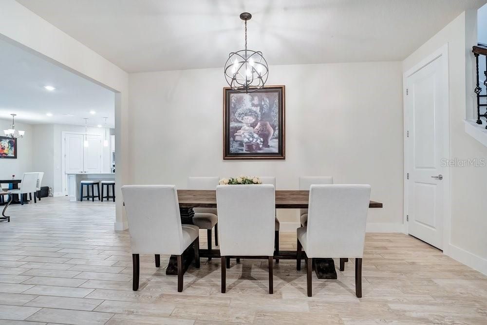 En Venta: $1,025,000 (5 camas, 4 baños, 4155 Pies cuadrados)