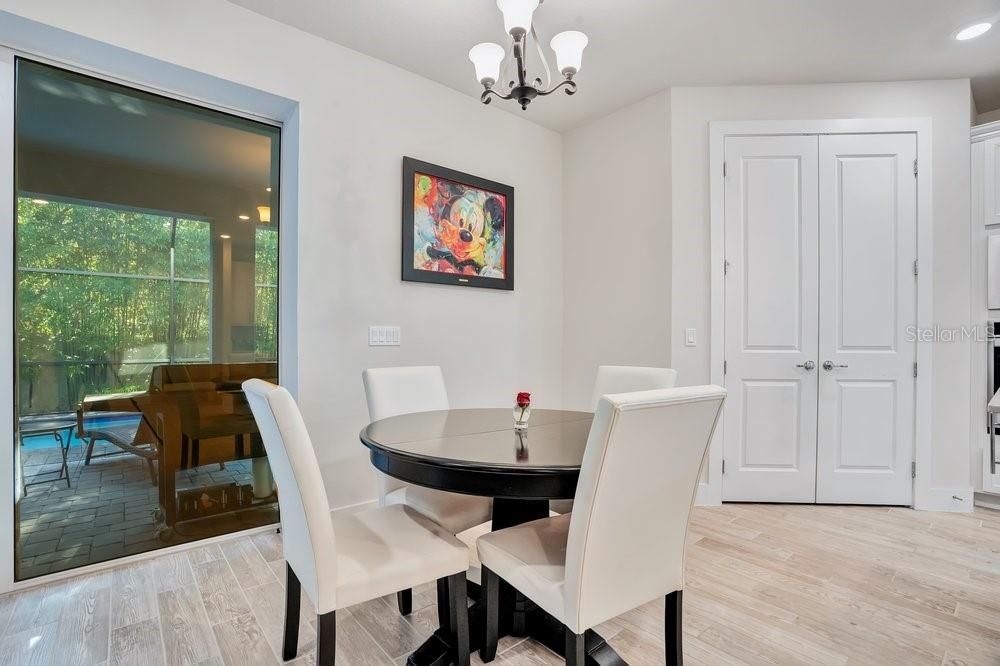 En Venta: $1,025,000 (5 camas, 4 baños, 4155 Pies cuadrados)