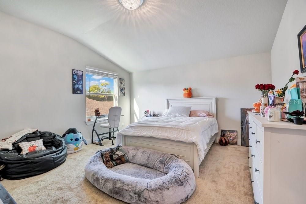 En Venta: $1,025,000 (5 camas, 4 baños, 4155 Pies cuadrados)