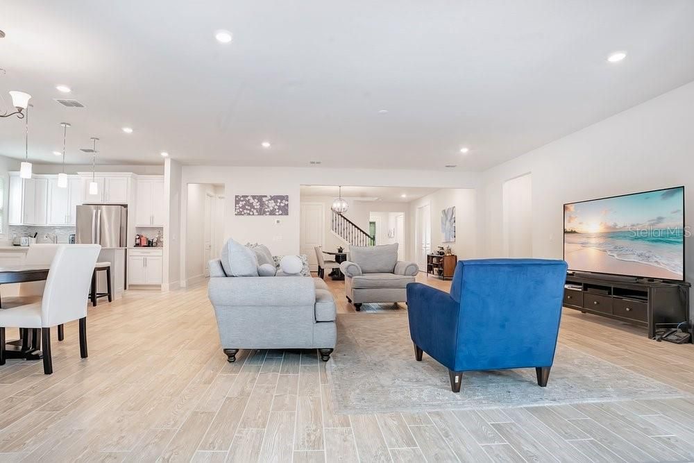 En Venta: $1,025,000 (5 camas, 4 baños, 4155 Pies cuadrados)
