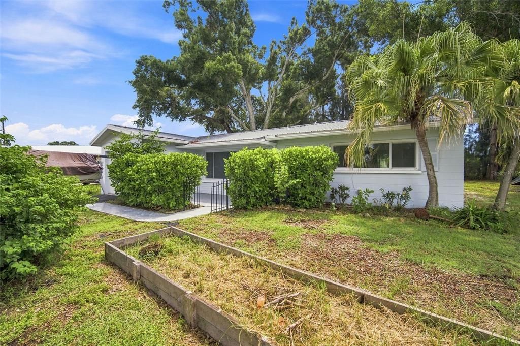 For Sale: $399,900 (2 beds, 2 baths, 1402 Square Feet)