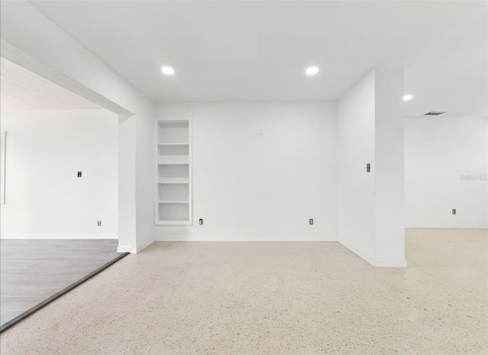 For Sale: $399,900 (2 beds, 2 baths, 1402 Square Feet)