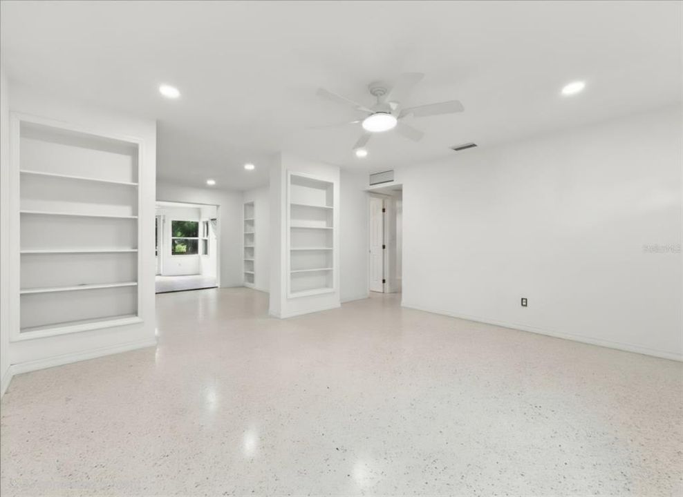 For Sale: $399,900 (2 beds, 2 baths, 1402 Square Feet)