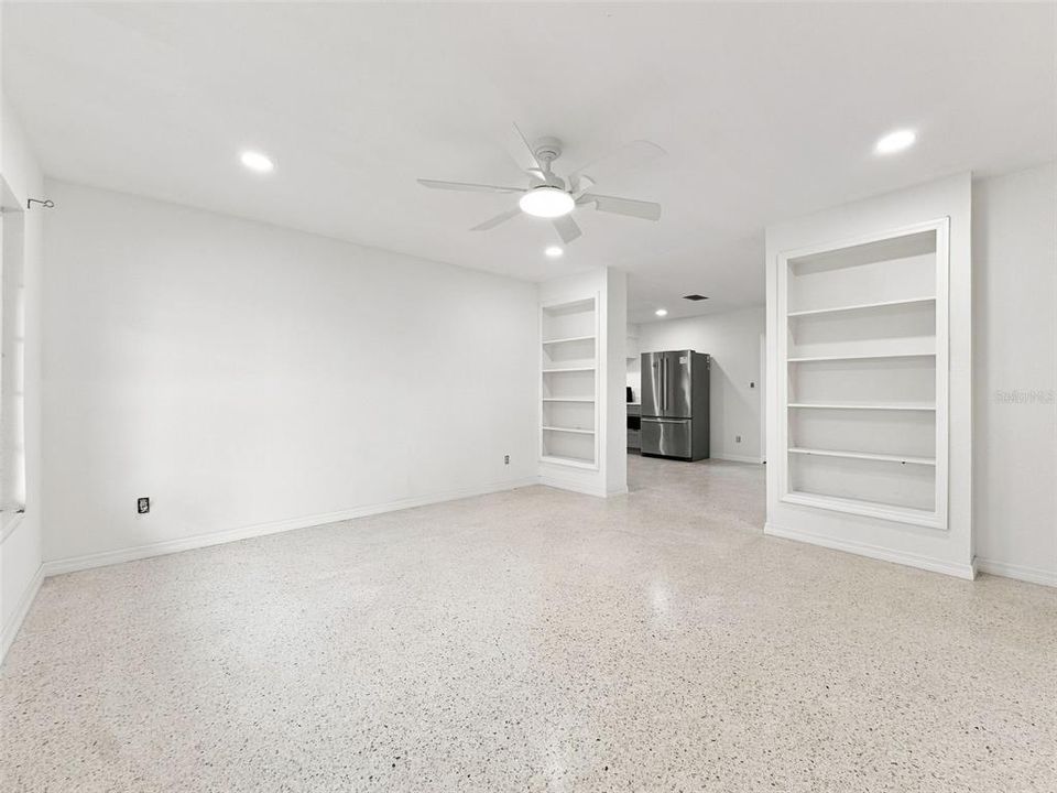 For Sale: $399,900 (2 beds, 2 baths, 1402 Square Feet)
