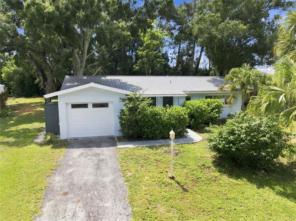 For Sale: $399,900 (2 beds, 2 baths, 1402 Square Feet)