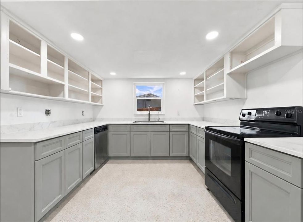 For Sale: $399,900 (2 beds, 2 baths, 1402 Square Feet)