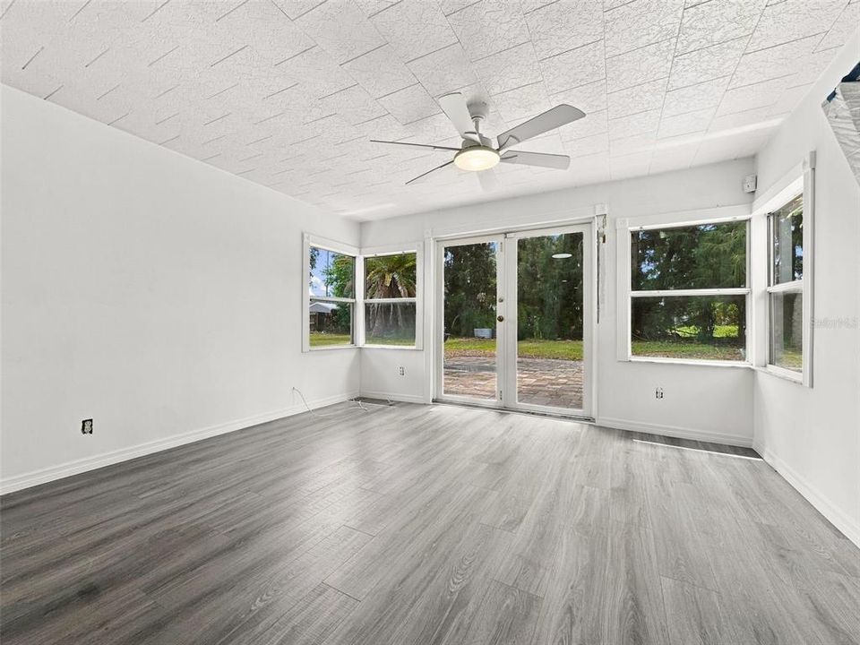 For Sale: $399,900 (2 beds, 2 baths, 1402 Square Feet)
