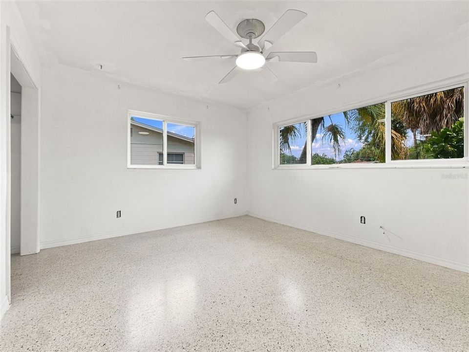 For Sale: $399,900 (2 beds, 2 baths, 1402 Square Feet)