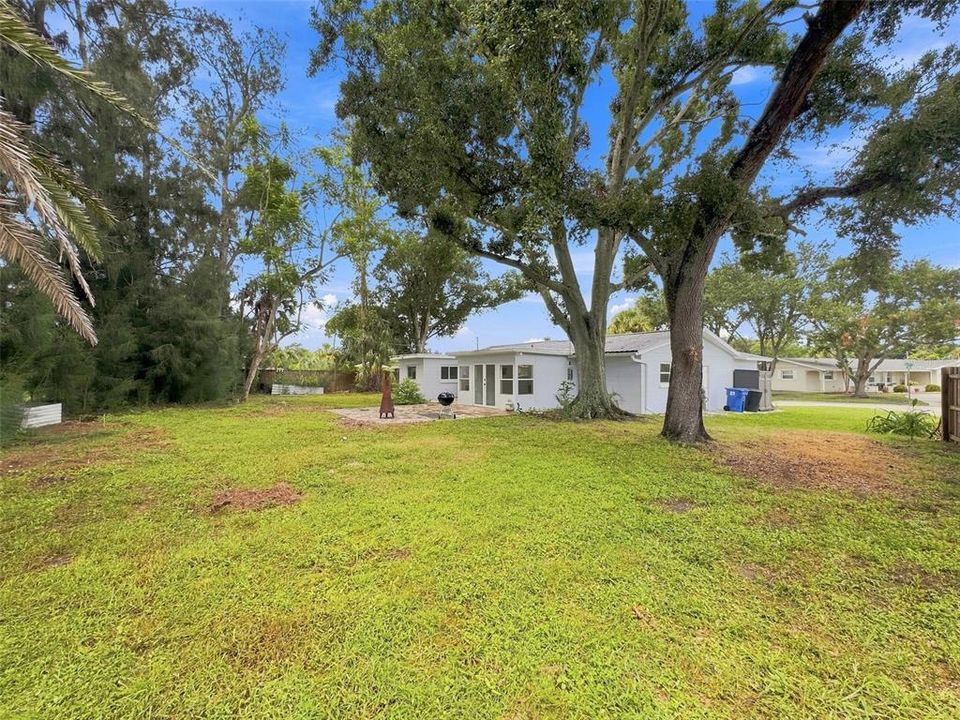 For Sale: $399,900 (2 beds, 2 baths, 1402 Square Feet)