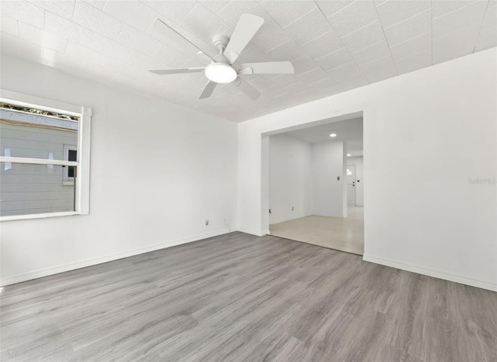 For Sale: $399,900 (2 beds, 2 baths, 1402 Square Feet)