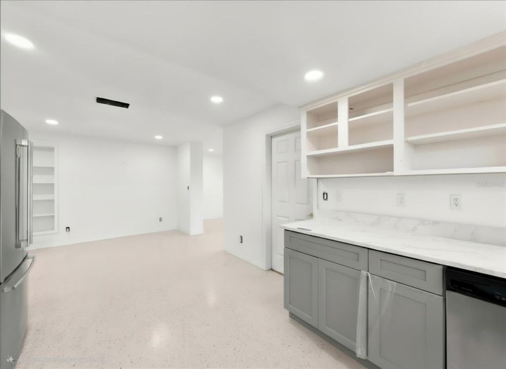 For Sale: $399,900 (2 beds, 2 baths, 1402 Square Feet)