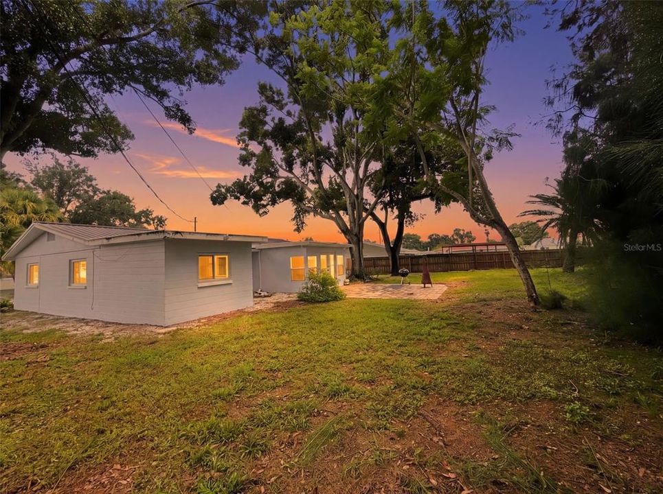 For Sale: $399,900 (2 beds, 2 baths, 1402 Square Feet)
