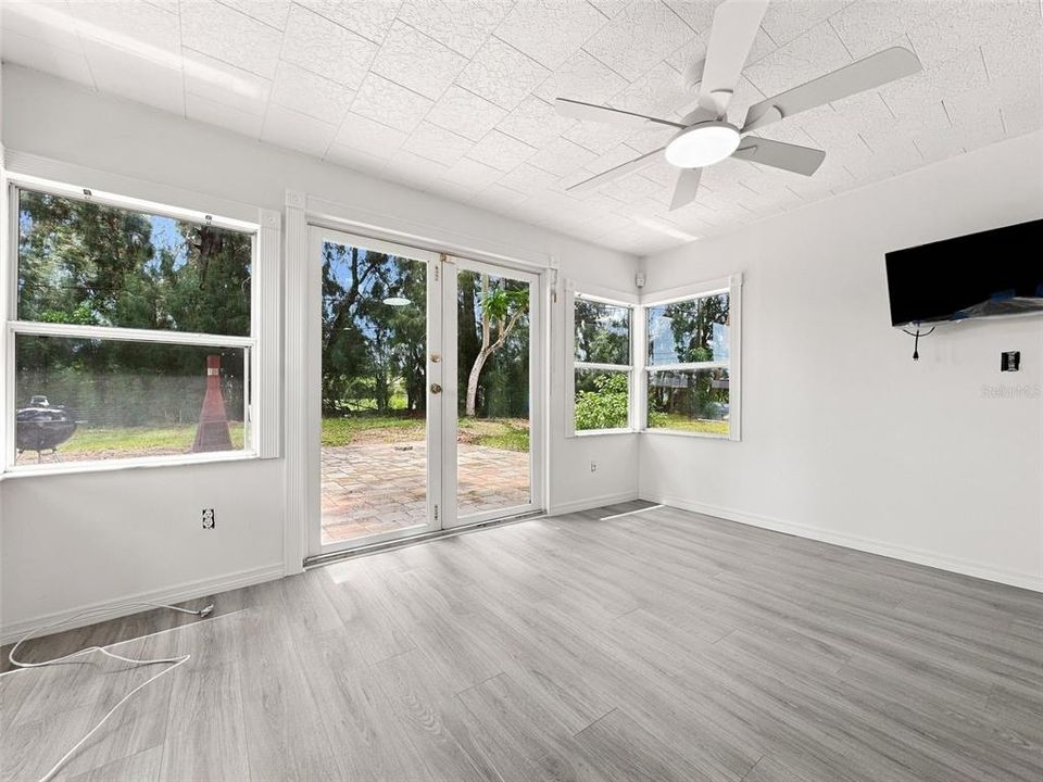 For Sale: $399,900 (2 beds, 2 baths, 1402 Square Feet)