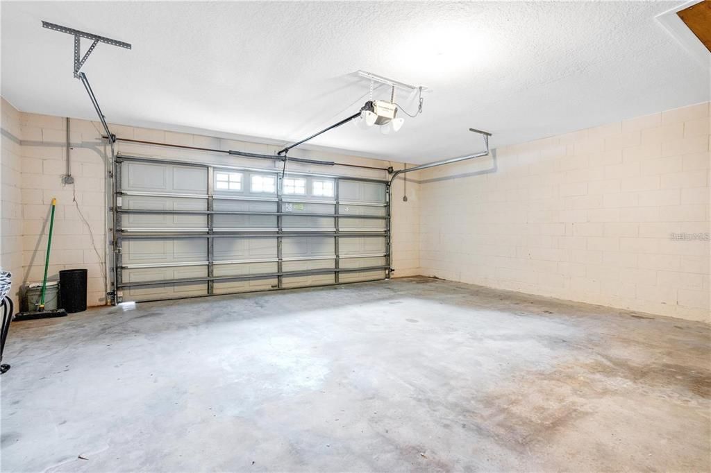 For Rent: $3,400 (4 beds, 3 baths, 2424 Square Feet)