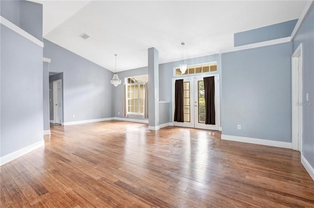 For Rent: $3,400 (4 beds, 3 baths, 2424 Square Feet)