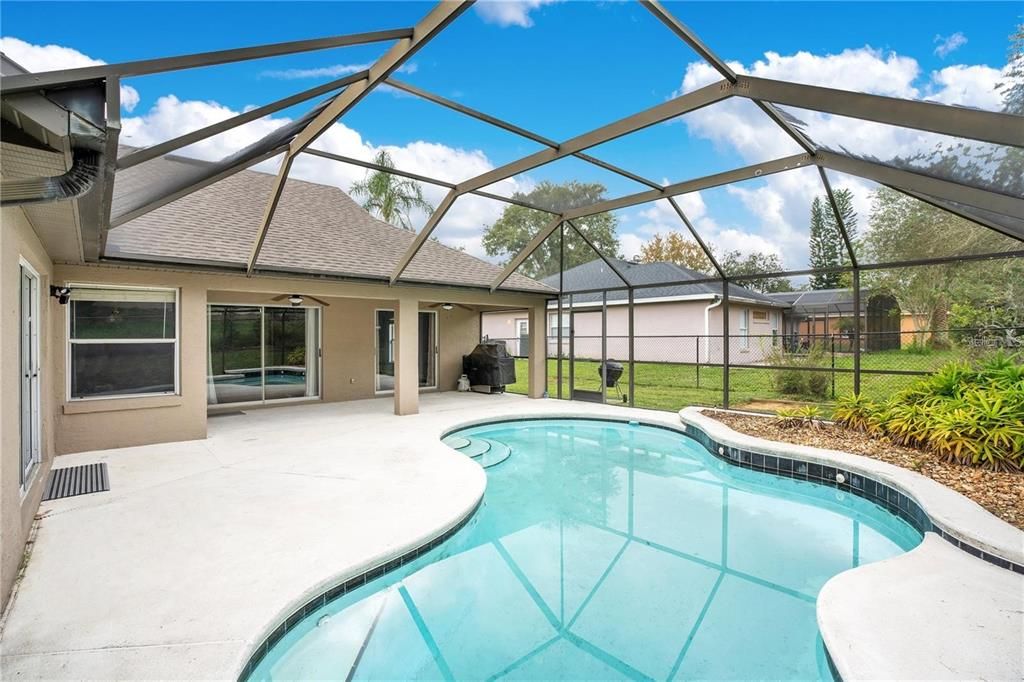 For Rent: $3,400 (4 beds, 3 baths, 2424 Square Feet)