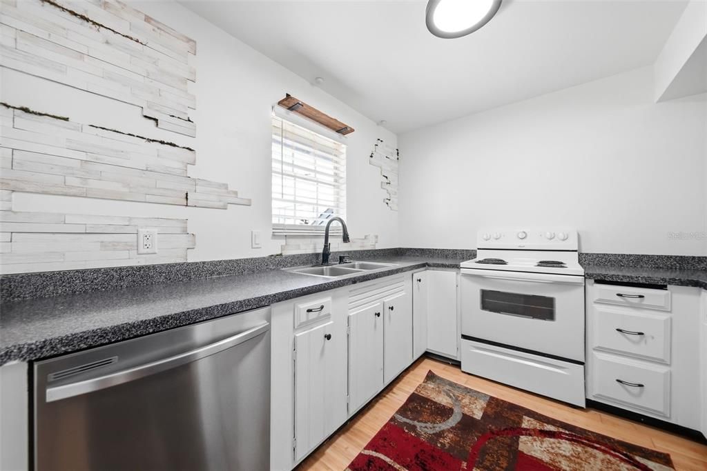 En Venta: $189,000 (2 camas, 2 baños, 974 Pies cuadrados)