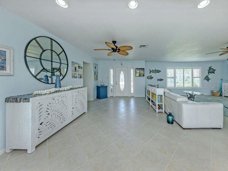 For Sale: $1,999,000 (4 beds, 2 baths, 2767 Square Feet)