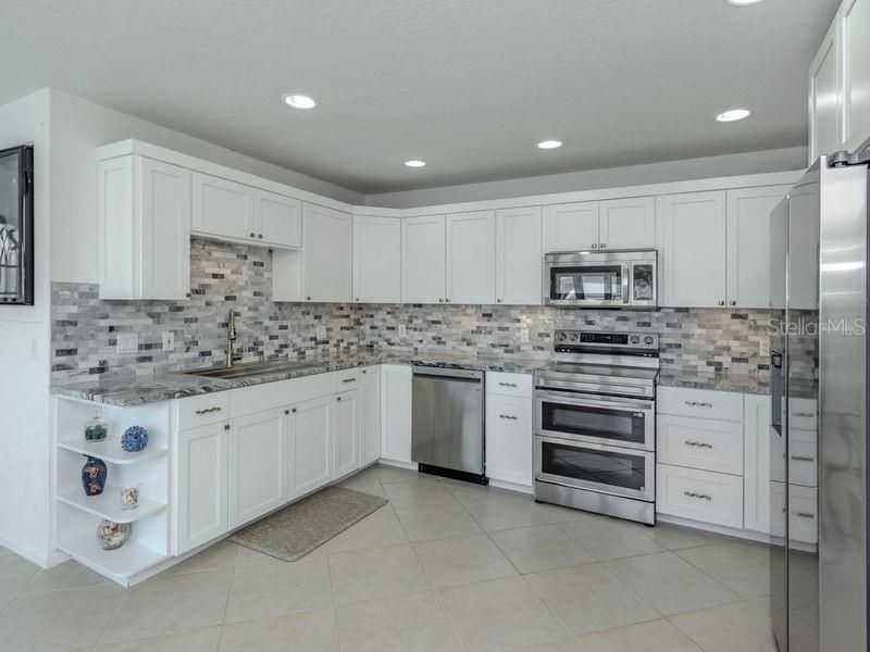 For Sale: $1,999,000 (4 beds, 2 baths, 2767 Square Feet)