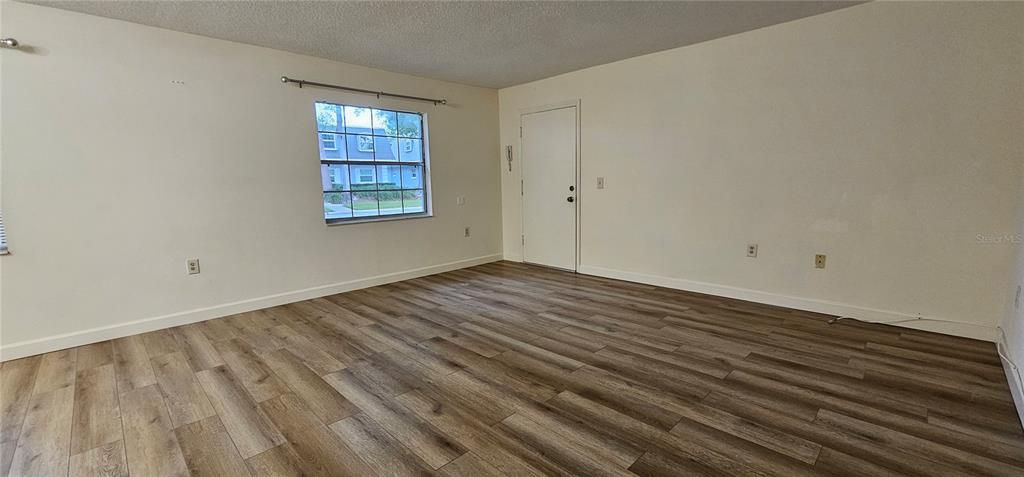 For Rent: $1,899 (2 beds, 1 baths, 931 Square Feet)
