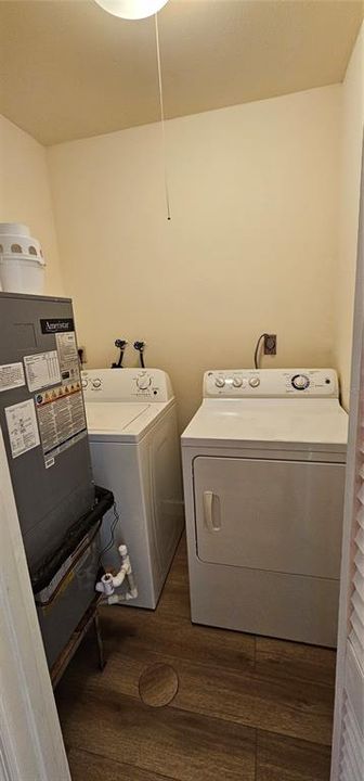 For Rent: $1,899 (2 beds, 1 baths, 931 Square Feet)