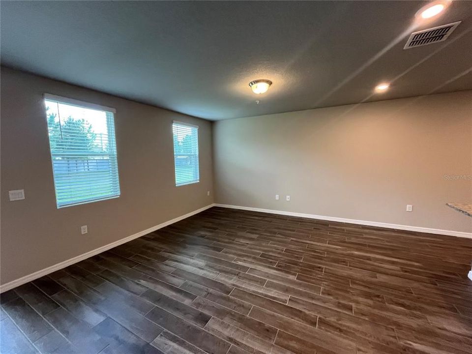 В аренду: $2,400 (3 спален, 2 ванн, 1570 Квадратных фут)