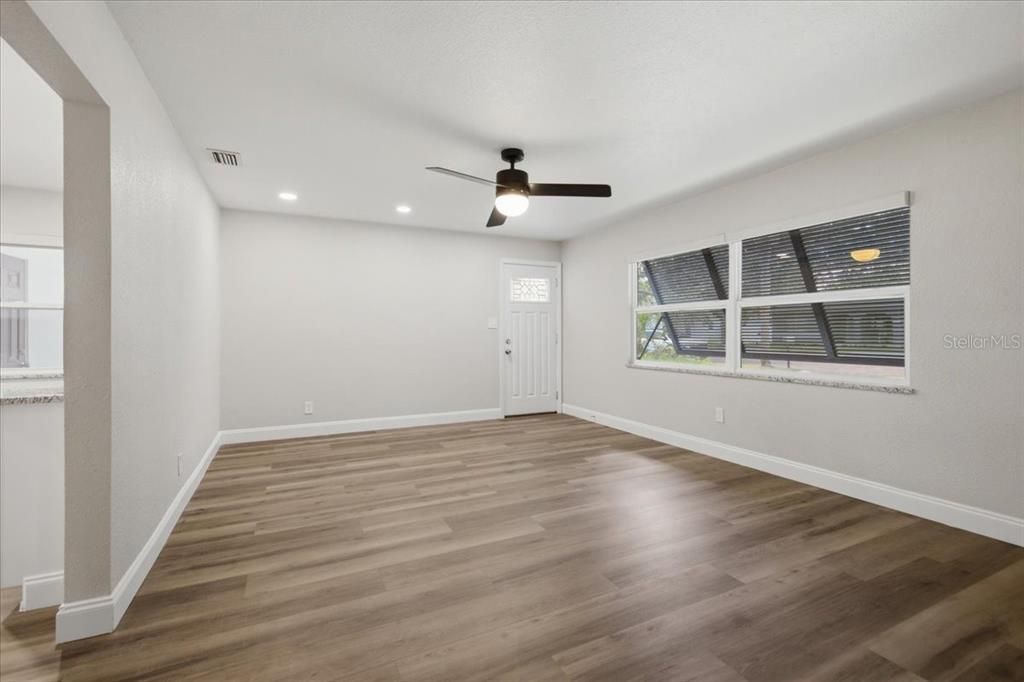 For Sale: $434,900 (3 beds, 1 baths, 1129 Square Feet)