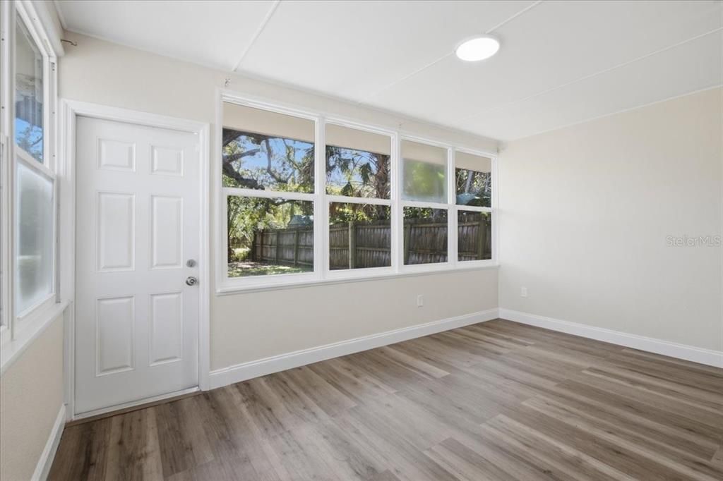For Sale: $434,900 (3 beds, 1 baths, 1129 Square Feet)