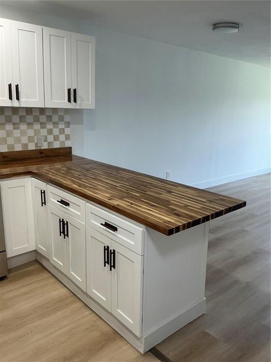 For Sale: $85,000 (1 beds, 1 baths, 700 Square Feet)