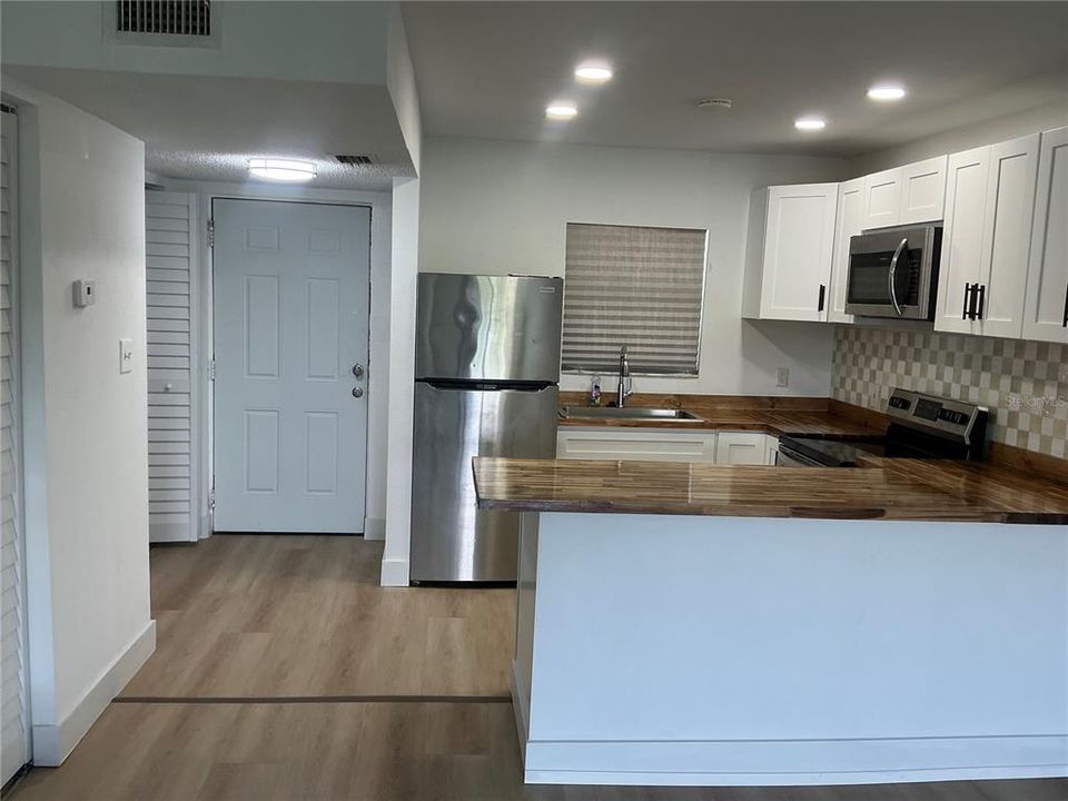 For Sale: $85,000 (1 beds, 1 baths, 700 Square Feet)