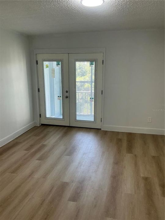 For Sale: $85,000 (1 beds, 1 baths, 700 Square Feet)