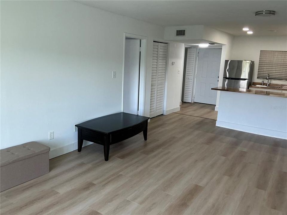 For Sale: $85,000 (1 beds, 1 baths, 700 Square Feet)