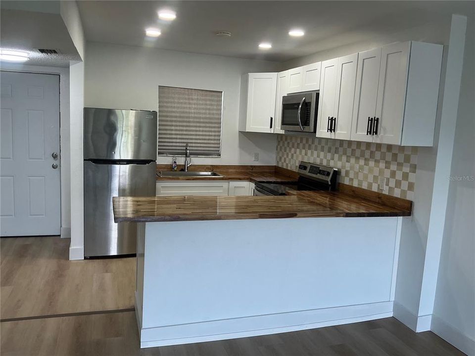For Sale: $85,000 (1 beds, 1 baths, 700 Square Feet)
