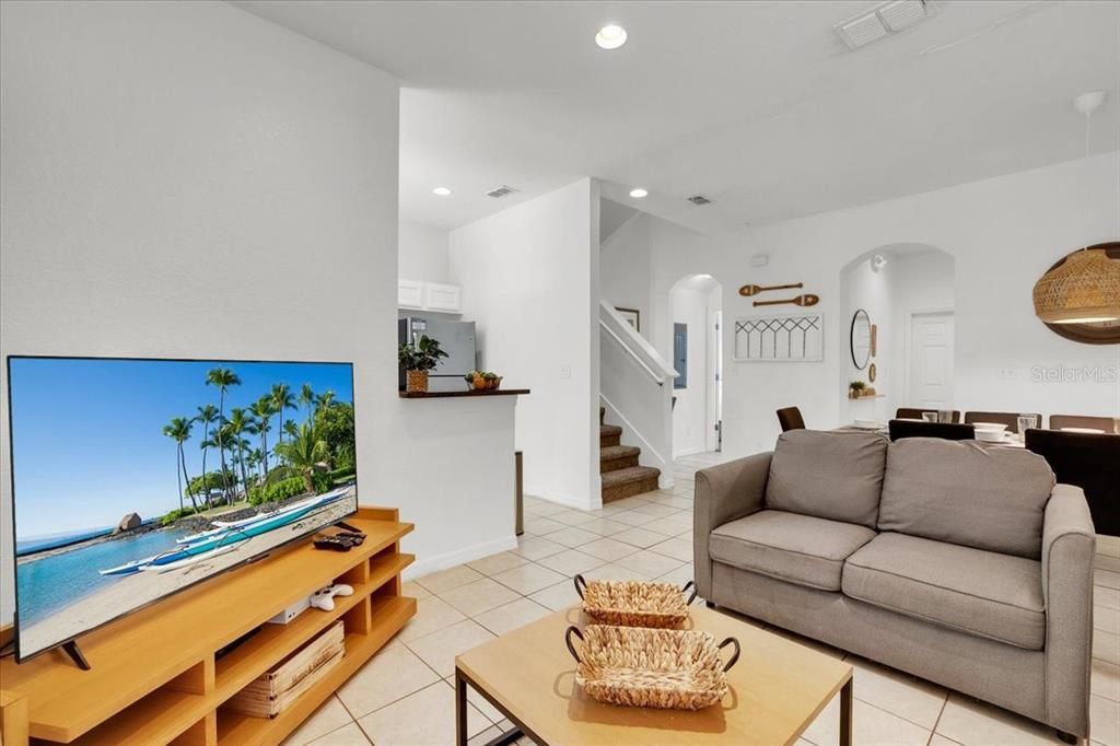 For Sale: $350,000 (4 beds, 3 baths, 1440 Square Feet)