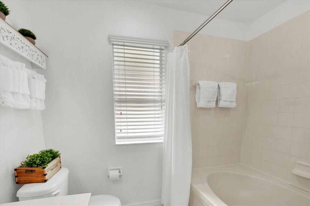 For Sale: $350,000 (4 beds, 3 baths, 1440 Square Feet)
