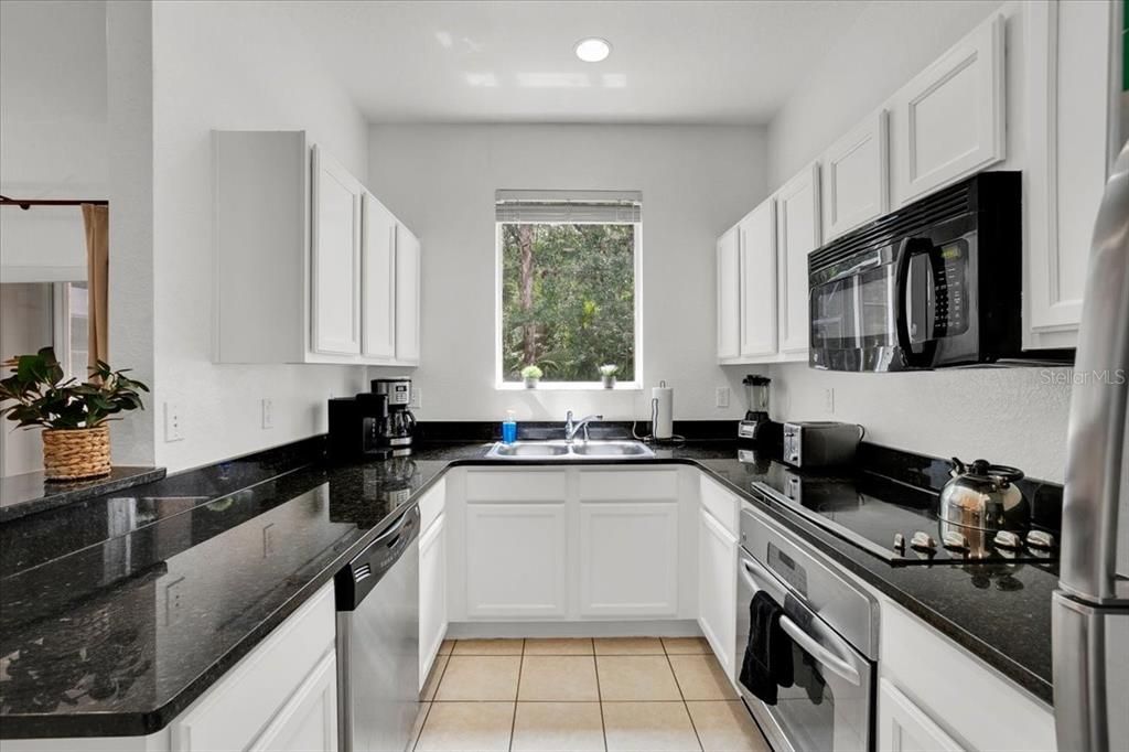 For Sale: $350,000 (4 beds, 3 baths, 1440 Square Feet)