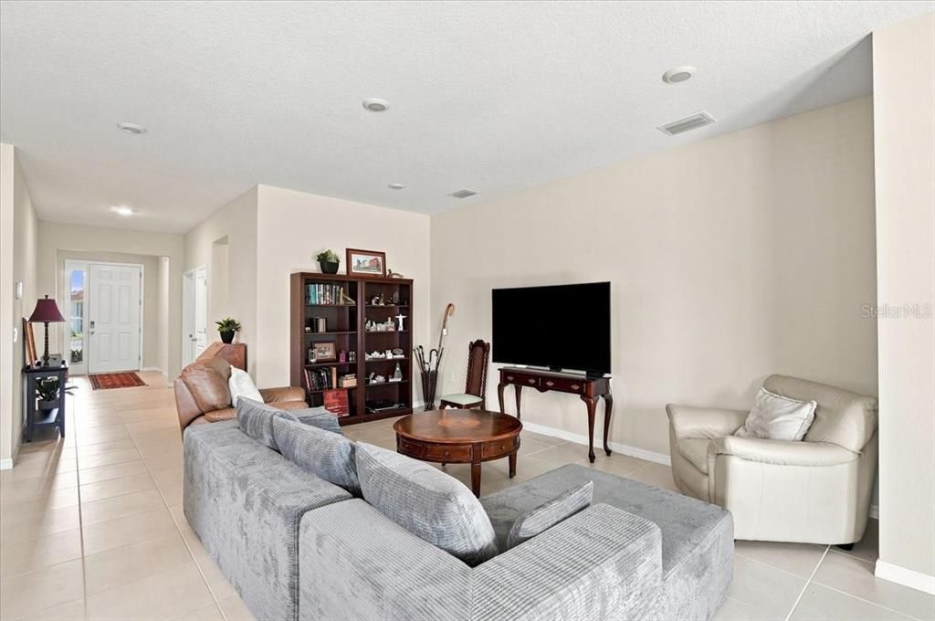 En Venta: $359,000 (4 camas, 2 baños, 2035 Pies cuadrados)