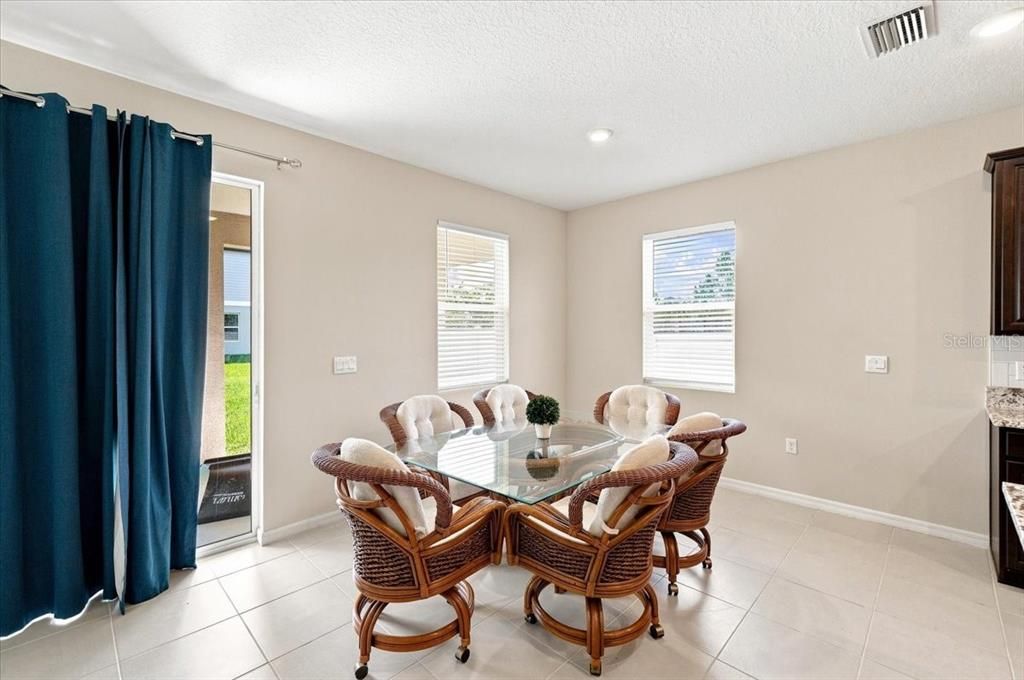 En Venta: $359,000 (4 camas, 2 baños, 2035 Pies cuadrados)