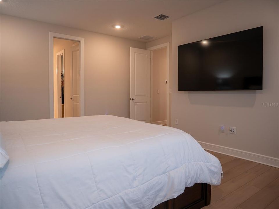 For Rent: $3,500 (3 beds, 3 baths, 2530 Square Feet)