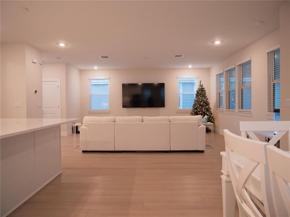 For Rent: $3,500 (3 beds, 3 baths, 2530 Square Feet)